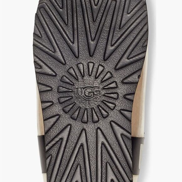 🎉Final Deal🎉UGG Kids Cream Boots - Picture 8 of 13